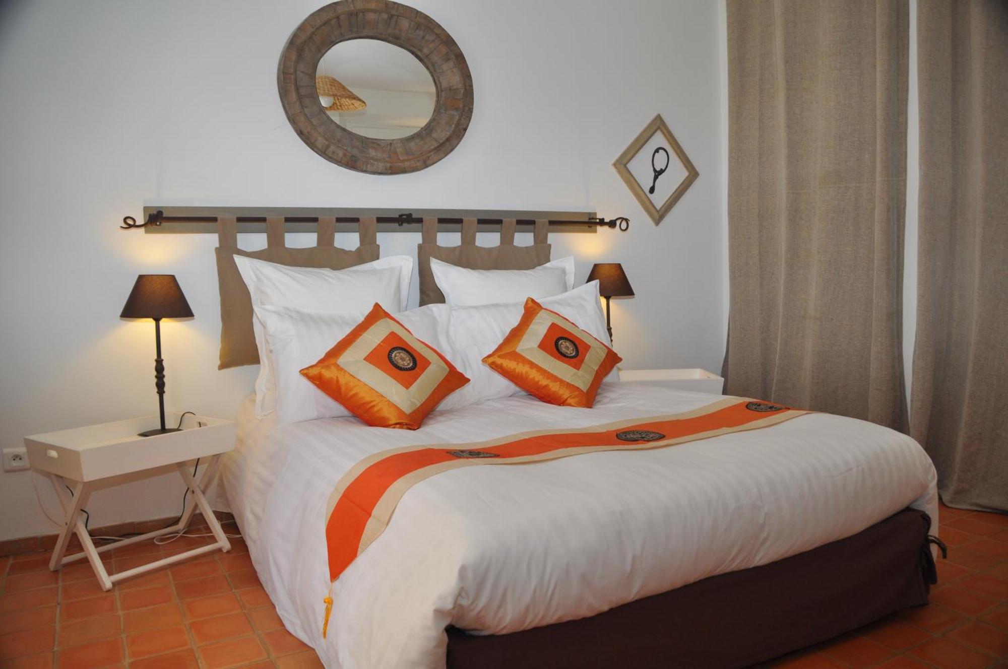 Le Clos Geraldy - Chambres D'Hotes De Charme, Piscine Et Spa Saint-Maximin Pokój zdjęcie